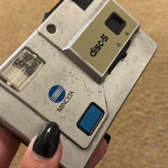 Konica Minolta Disc-5 w/ Original Strap - Picture 2 of 8